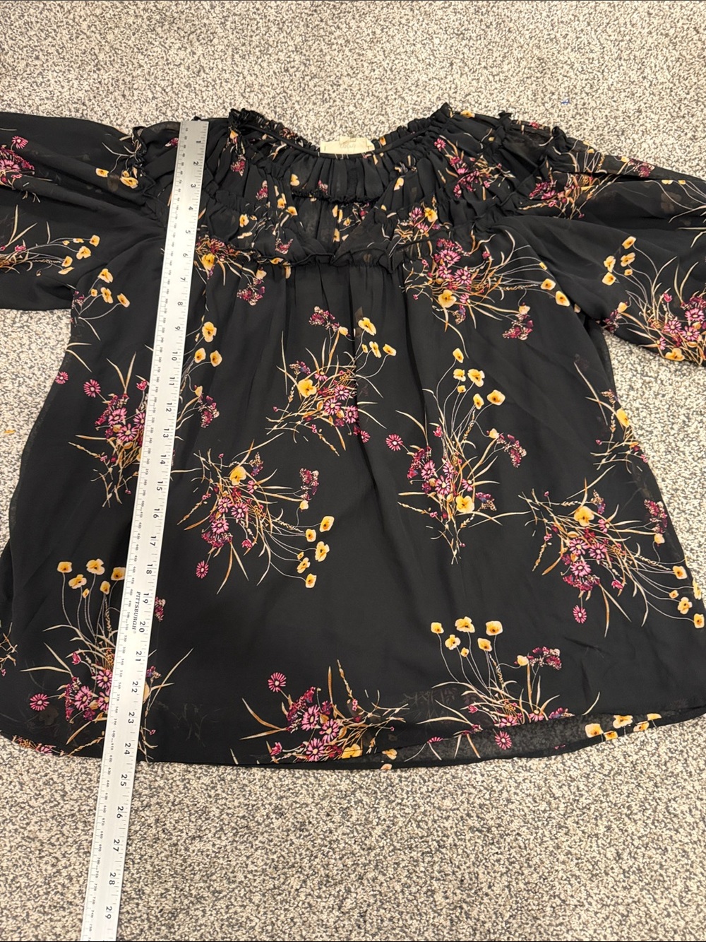Entro Women’s Sz S Black Floral Smocked Peasant Flowy 3/4 Sleeve Relaxed Fit Top - Picture 8 of 9
